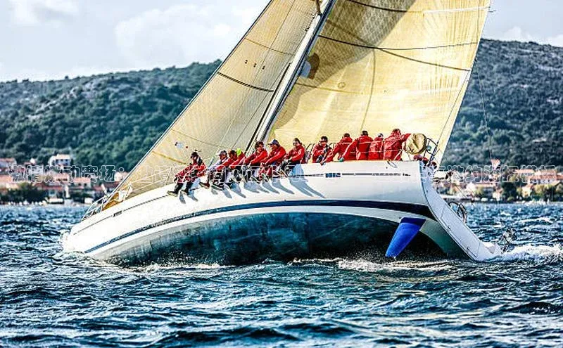 激情燃动赛场：邀请您共同见证非凡时刻——运动赛事邀约海报模板